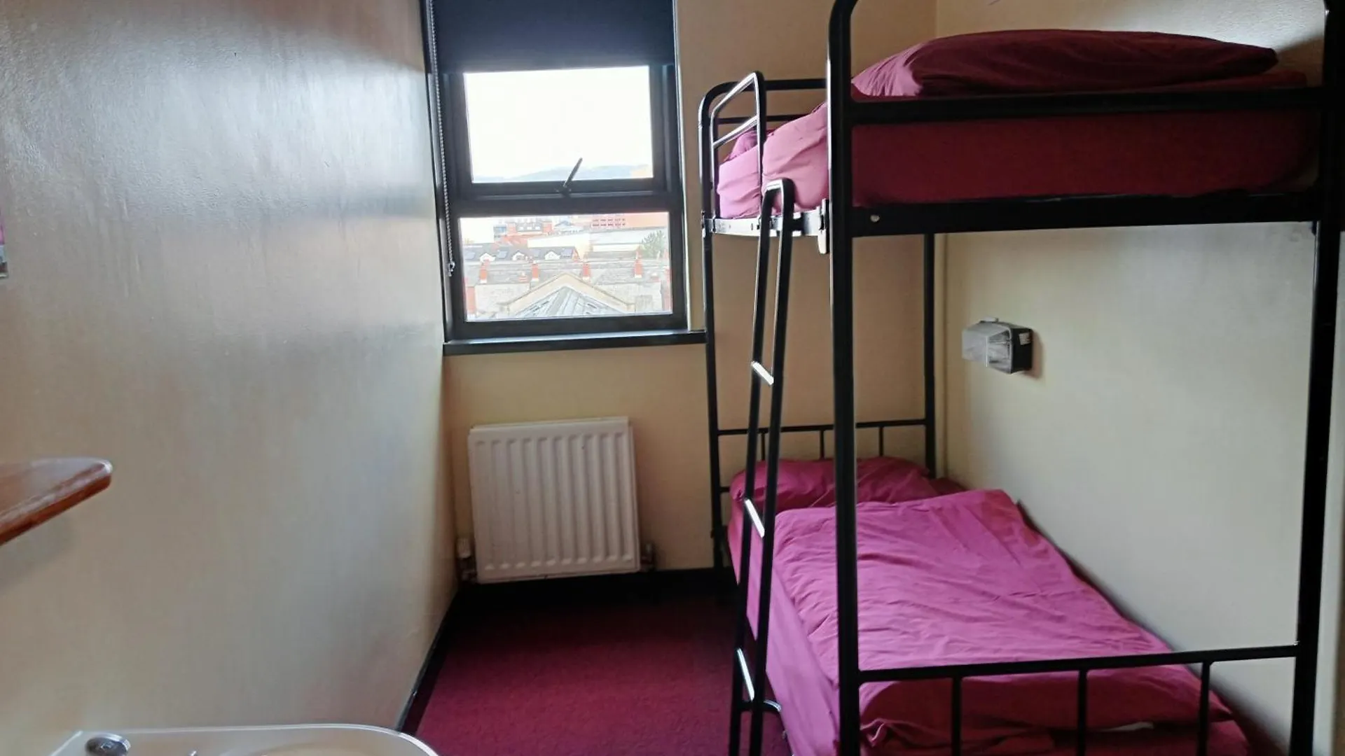 Belfast International Youth Hostel contacts